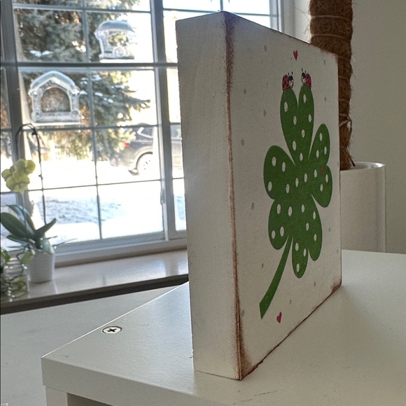 Green Clover Wood Decor with Ladybugs - Picture 3 of 3